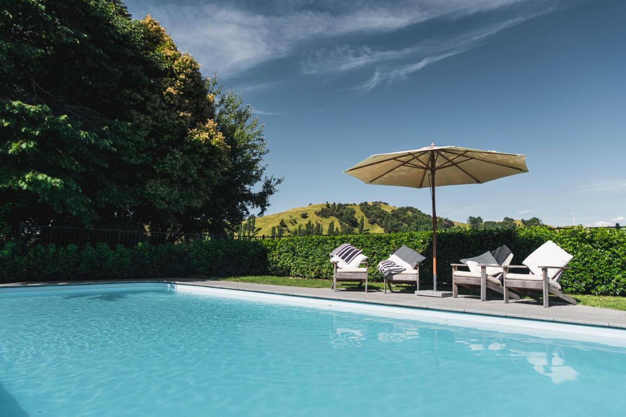 Ranginui Retreat Villa Мастъртън Екстериор снимка