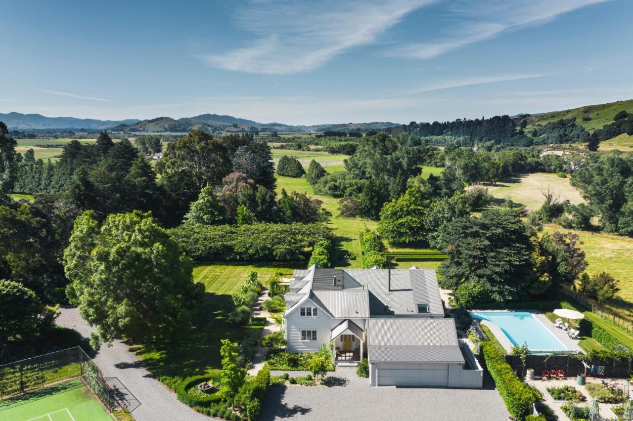 Ranginui Retreat Villa Мастъртън Екстериор снимка