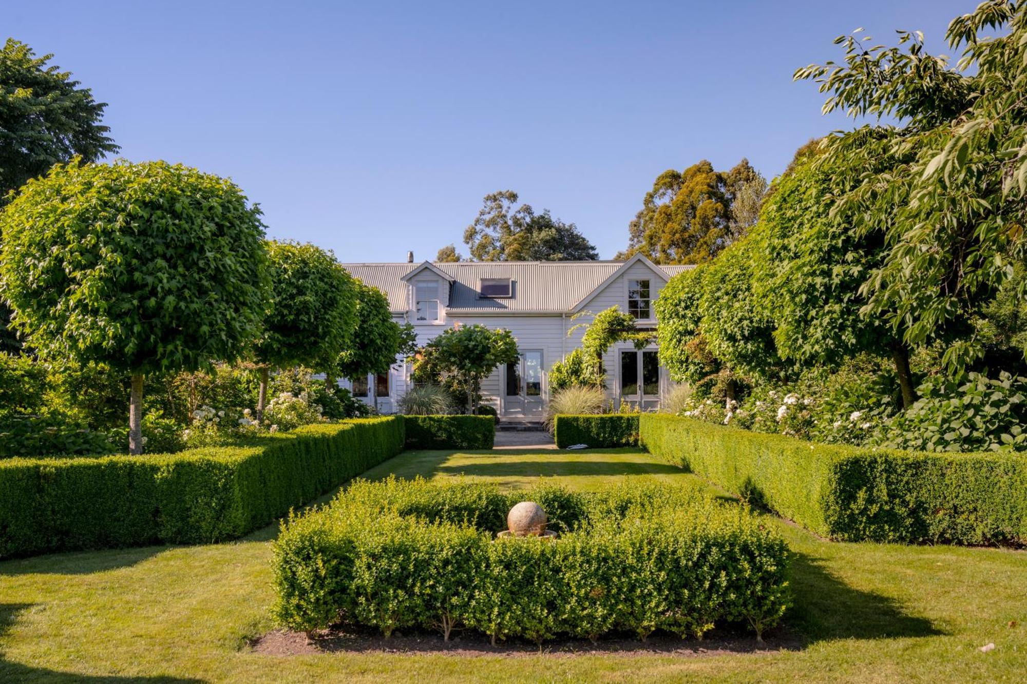 Ranginui Retreat Villa Мастъртън Екстериор снимка