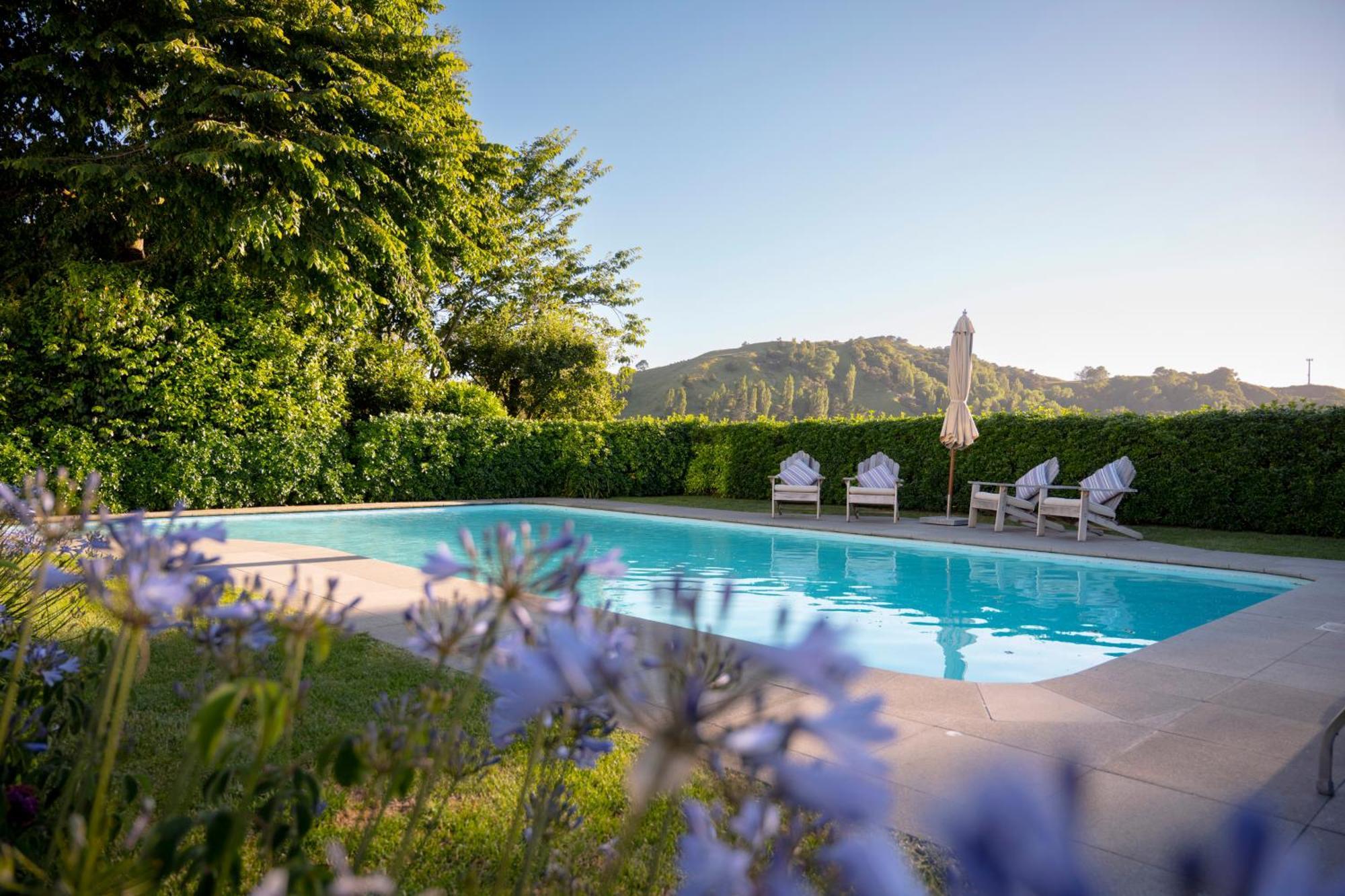 Ranginui Retreat Villa Мастъртън Екстериор снимка