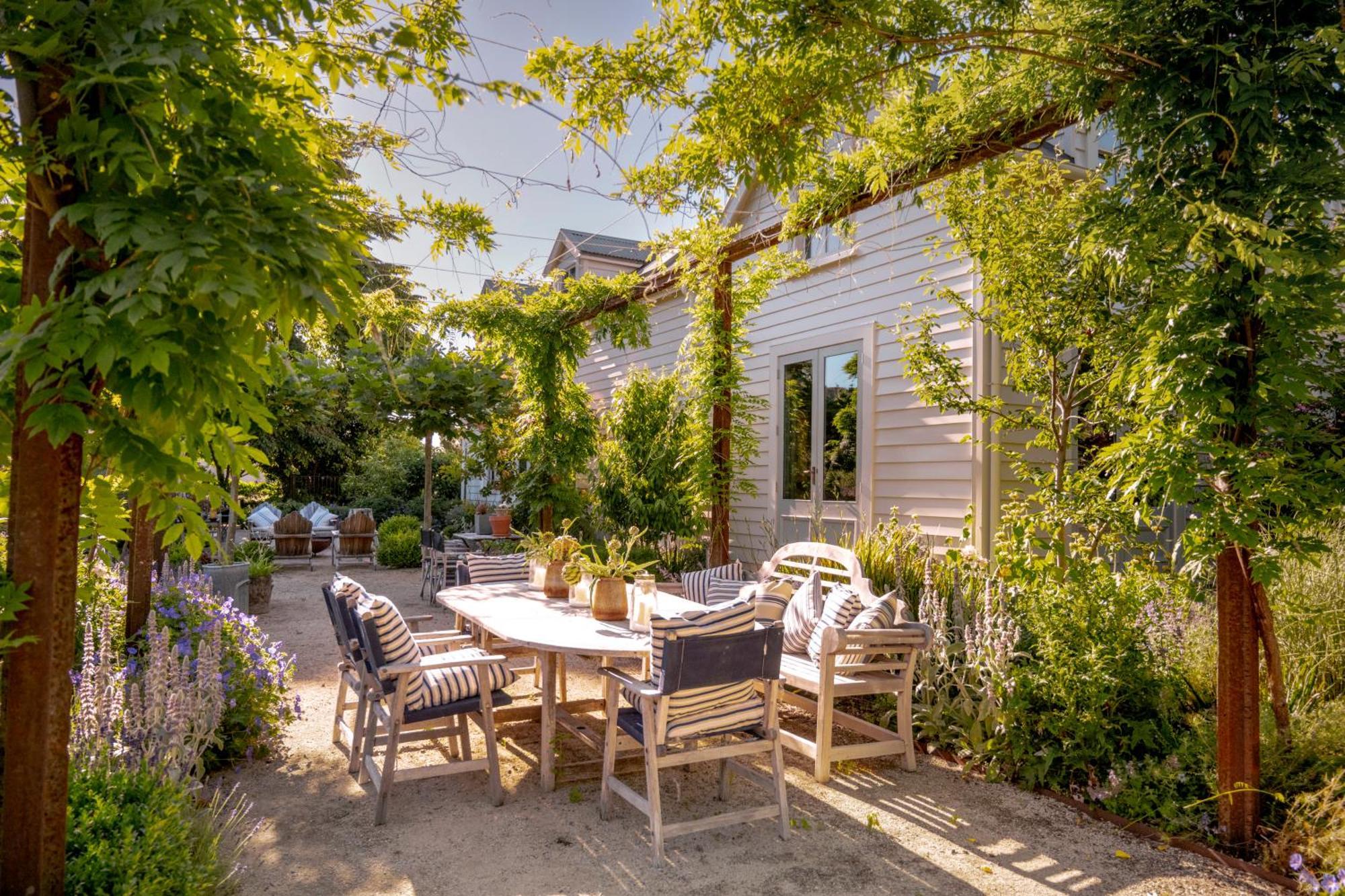 Ranginui Retreat Villa Мастъртън Екстериор снимка